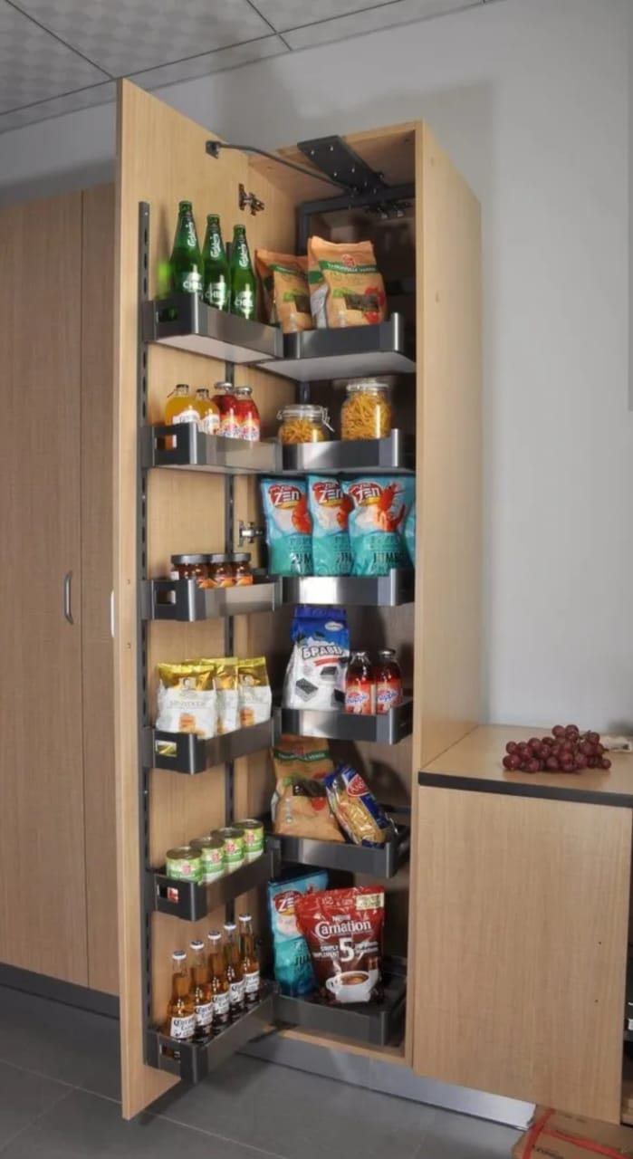 Pantry with basket (Tall unit) 6 ft