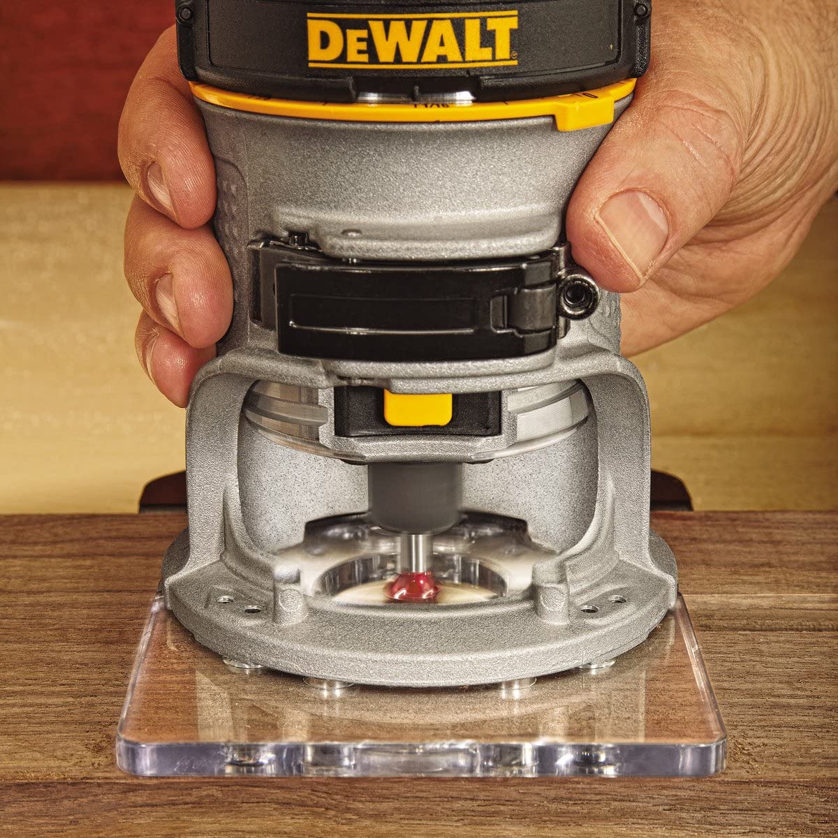 Dewalt 900W 8mm D26200 Compact Router