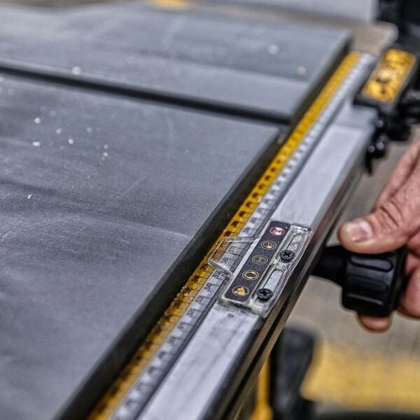 Dewalt DWE7492-IN lightweight table saw